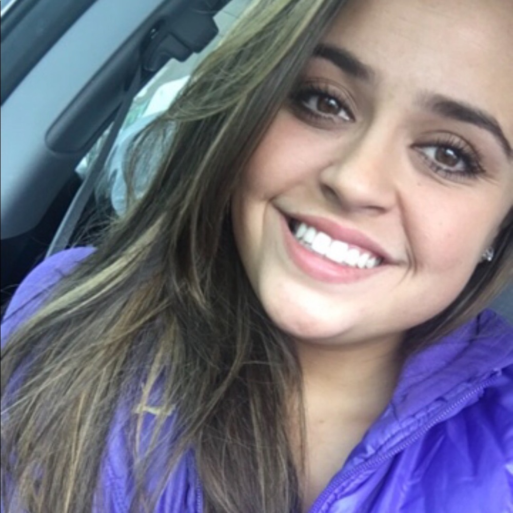 Meet your Posher, Carolina